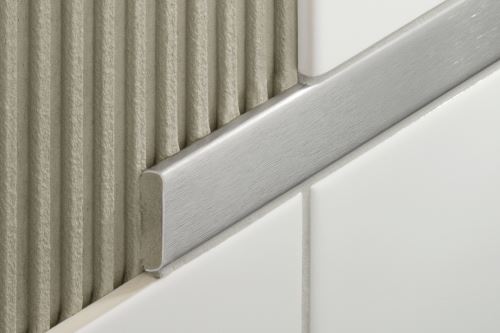 Schlüter-DESIGNLINE-AC listela, komaxit brilant. biela mat, v: 6 mm, š: 25 mm, d: 2,5 m
