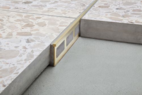 Schlüter-Terrazzo delaica lišta do teraca, mosadz prírodný, v: 30 mm, š: 4 mm, d: 2,5 m