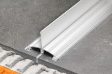 Schlüter-SHOWERPROFILE-WSL lišta proti pretekaniu vody, PVC transp. sivá, v: 30 mm, d: 3 m (1)