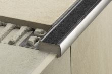 Schlüter-TREP-GL úzka schod. lišta, nerez transp. sivá V2A, v: 13 mm, d: 1 m Schlüter-TREP-GL úzka schod. lišta, nerez transp. sivá V2A, v: 13 mm, d: 1 m